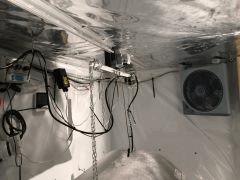 vue de droite avec ventilateur oscillant avec extraction en haut a gauche