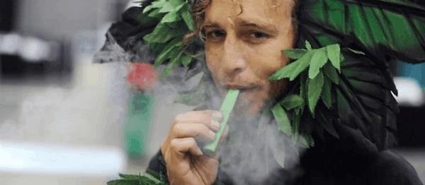cigarette-electronique-cana-2994770-jpg_2615584_652x284.JPG