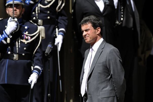 Valls, farouche opposant à la dépénalisation du cannabis, devrait garder le cap de l'interdit