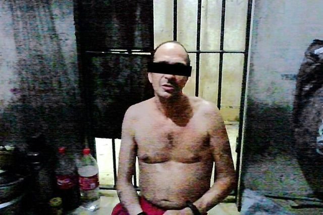 Il poste des photos depuis sa cellule aux Philippines