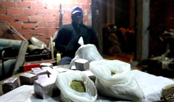 Des montagnes marocaines jusqu’à votre boîte aux lettres – deux jours avec un dealer du « darknet »