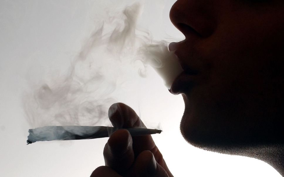 Québec: Des patients autorisés à fumer du «cannabis» dans leur chambre