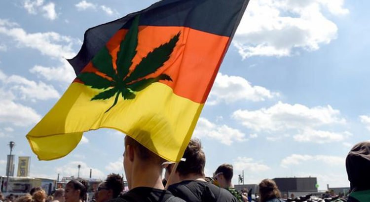 Allemagne : Angela Merkel pourrait légaliser le cannabis sous la pression de sa future coalition