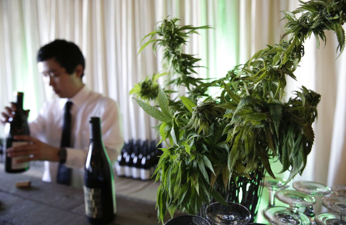 Du vin à la weed pour planer un verre à la main et rassembler les connaisseurs