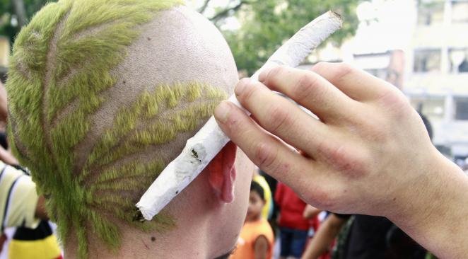 Légaliser le cannabis ? Mais non, ce sont les gangs qu’il faut légaliser !