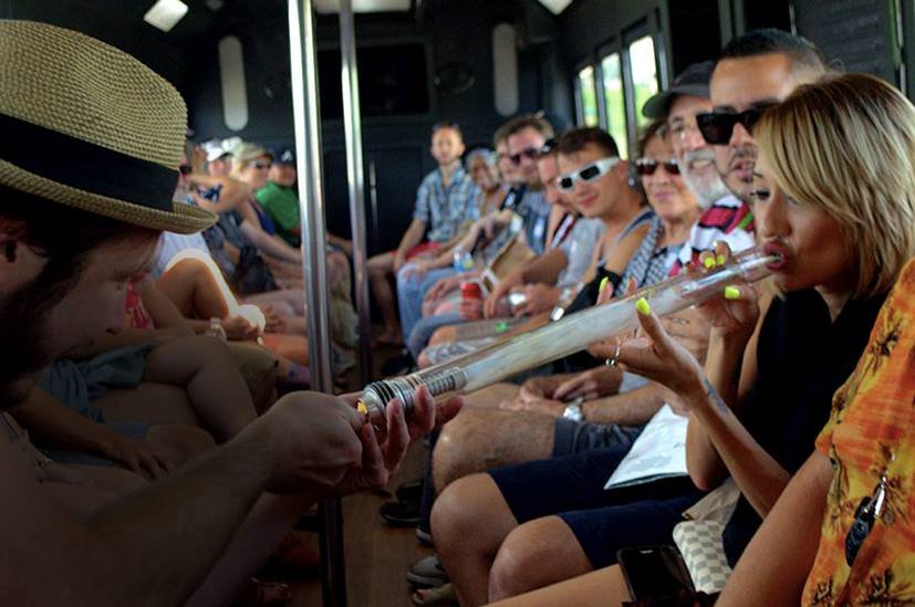 Etats Unis - Un bus touristique pour fumeurs de weed !