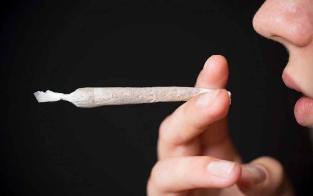 Sondage : 52% des Français favorables à la vente du cannabis sous contrôle de l'Etat