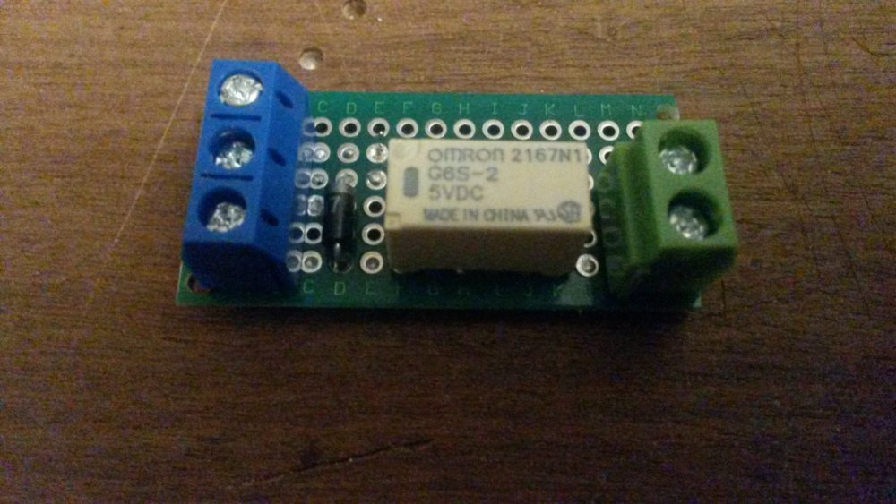 5a6b8dd665da4_Platineinverseurdessus.thumb.jpg.813fd27df2e140e8feaaaf26aa5b2ad6.jpg