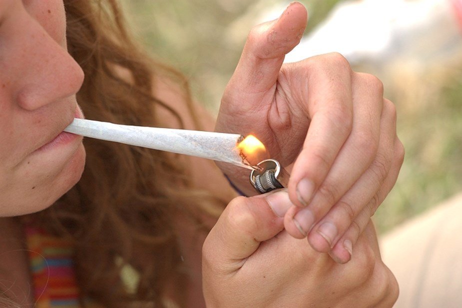 Dans le joint, le tabac encrasse bien plus les artères que le cannabis
