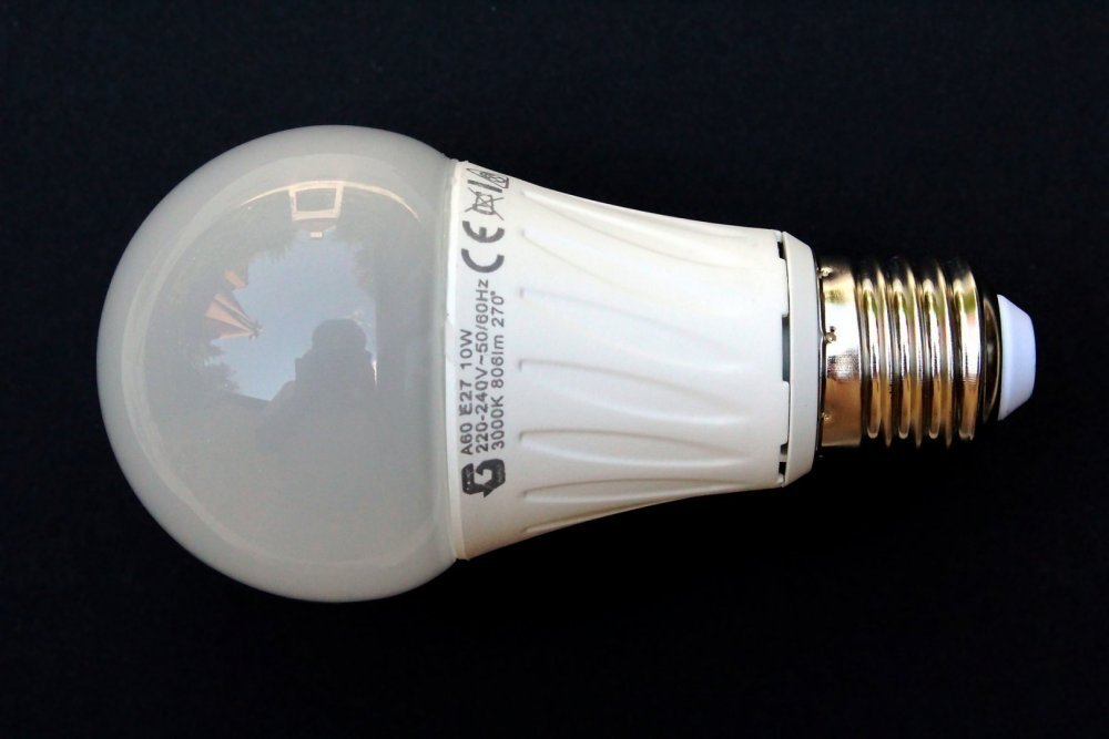 1920px-Led-lampa.thumb.jpg.46523b82fe4dd87ed936f3ef469945db.jpg