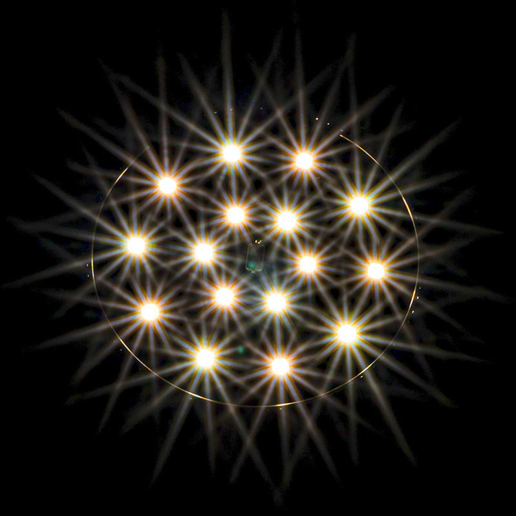 SPOT-Pequeno-Caliente-LIGHT-ON.jpg