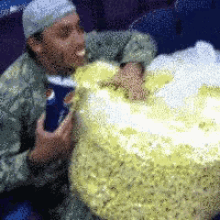 1065770248_tenor-2020-10-30T161523_942.gif.7de2edcd88521e4257b1068018eb67ad.gif