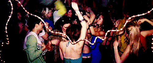 411528-attention-au-trop-plein-d-invites-622x0-1.gif.3f3bdd7fbd33a222bb3a8769ce1e148f.gif