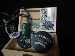 boite cnw + goodies.JPG