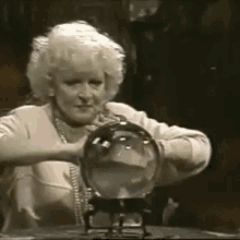 betty-white-alf.gif.1d2fc92c24f70b04edc05cd3d6cb4e48.gif