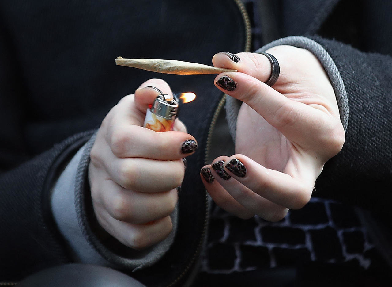 Comment l'usage du cannabis est-il réglementé en Angleterre, en Allemagne, aux Pays-Bas et en Israël ?