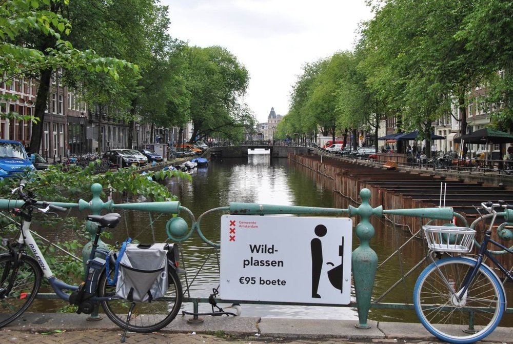 158472334_Asignwarnsofa95-eurofineforurinatinginpublicinAmsterdamscitycentreJune242021.ThomsonReutersFoundationKarolinSchaps.thumb.JPG.5c605df04e24bf8ae0707f7f820362c1.JPG