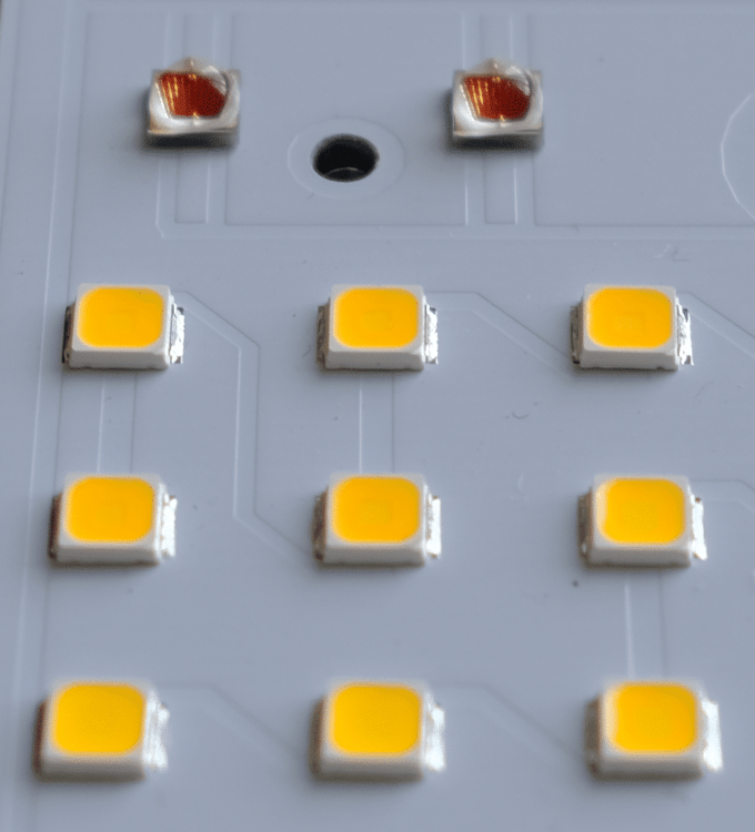 zoomed-in-led-chips-768x847.thumb.png.eeba9b097514dd1920e17e95baabd9d5.png