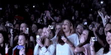 concert-crowd.gif.e76cc87c7af66f24c4257c059e4d8864.gif