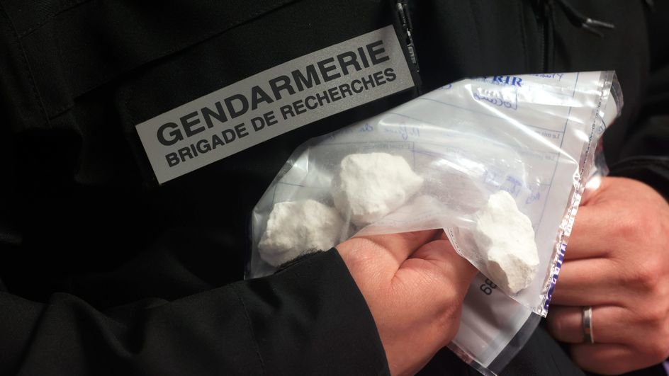 Drogue : un addictologue propose de retirer l'argent du trafic du PIB pour que l'Etat "ne soit plus complice"