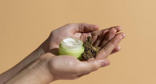 Le CBD peut-il réellement atténuer la douleur ?