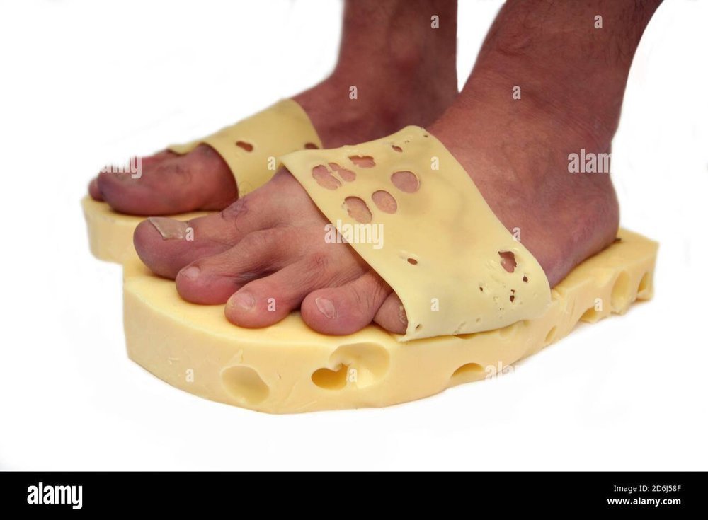 mode-pieds-de-fromage-sandales-en-fromage-emmental-berlin-allemagne-2d6j58f.thumb.jpg.d75ab356dfd12908d46700d1292da5bf.jpg