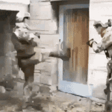 je-casse-la-porte.gif.79f36daf0eddaca2cb3bbd413439fe6a.gif