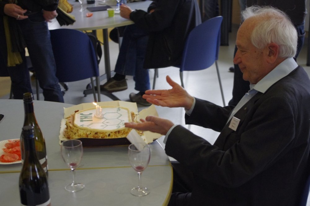 Mechoulam gateau 1.JPG