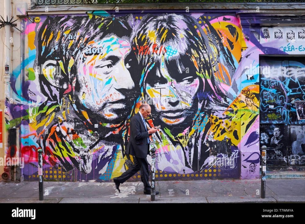 france-paris-rue-de-verneuil-fresques-representant-serge-gainsbourg-et-jane-birkin-sur-la-facade-de-la-maison-de-serge-gainsbourg-t7wmya.jpg