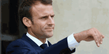emmanuel-macron-macron.gif.80e453825402287773f151cfac025b67.gif