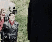 negan-walking.gif.5c01934d69aa12b08a15ea2de0ae4c9d.gif