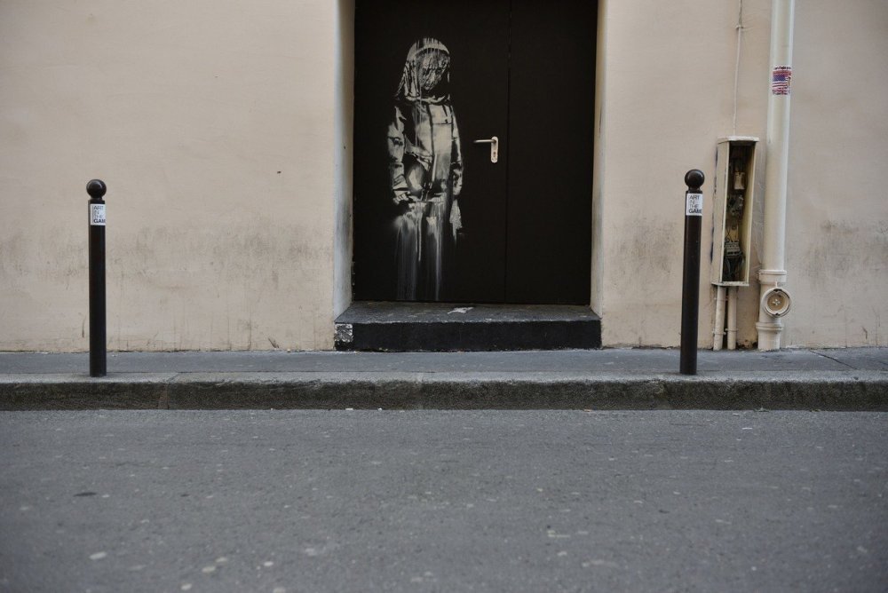 paris-banksy-bataclan-vol-retrouve-italie-porte-secours-attentat-terroriste.thumb.jpg.edf6f5a4c21baccaa232d564a0d65e29.jpg