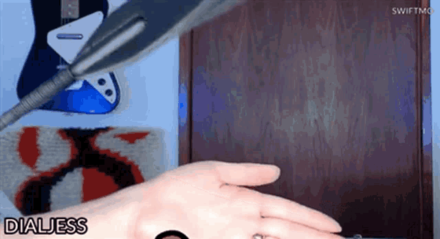 twitch-swiftmo.gif.3bab523486ad9878ccfaf2df122b70c8.gif