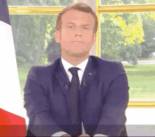 macron-couilles.gif.d38bf5a3503bb6753bc1d254da668221.gif