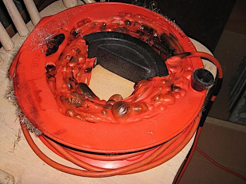 rallonge-enroulee-brulee.jpg.62408f4bdb8b178f2c300853d613dc77.jpg