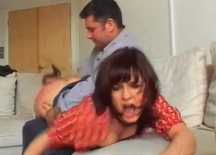 Petite fessée.gif