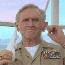 lloyd-bridges-admiral-benson.gif.f5dd126619653239459c2cf3494bcc77.gif